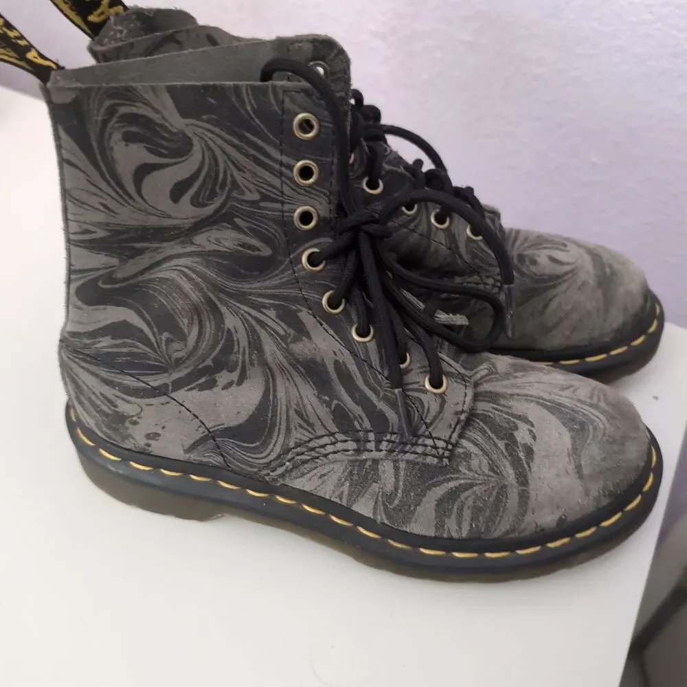 DR MARTENS 1460 PASCAL MARBLED SUEDE LACE UP BOOTS WOMEN'S SIZE 6- BLACK/GREY